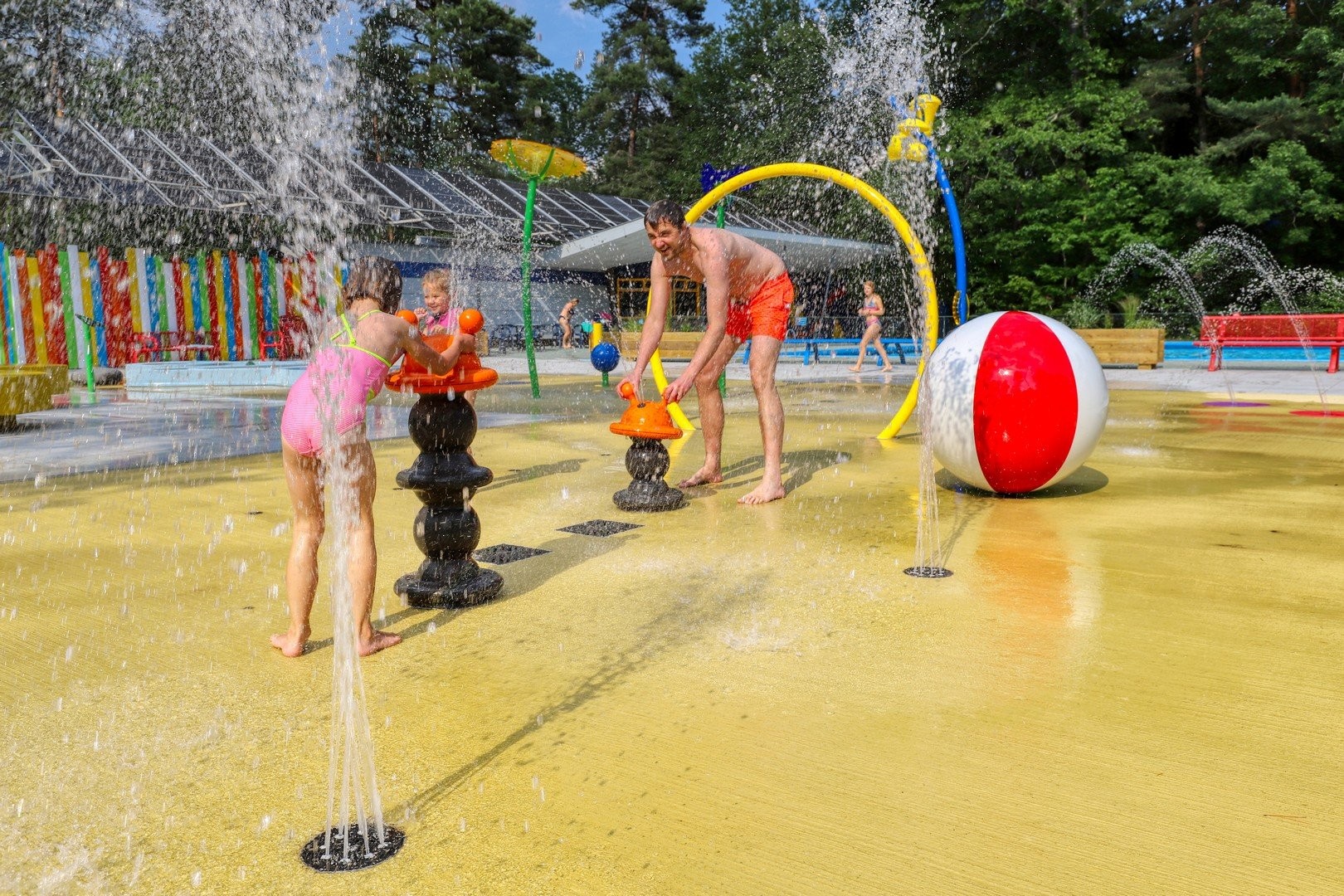 Der Spraypark und das beheizte Freibad von Camping De Berenkuil in Grolloo