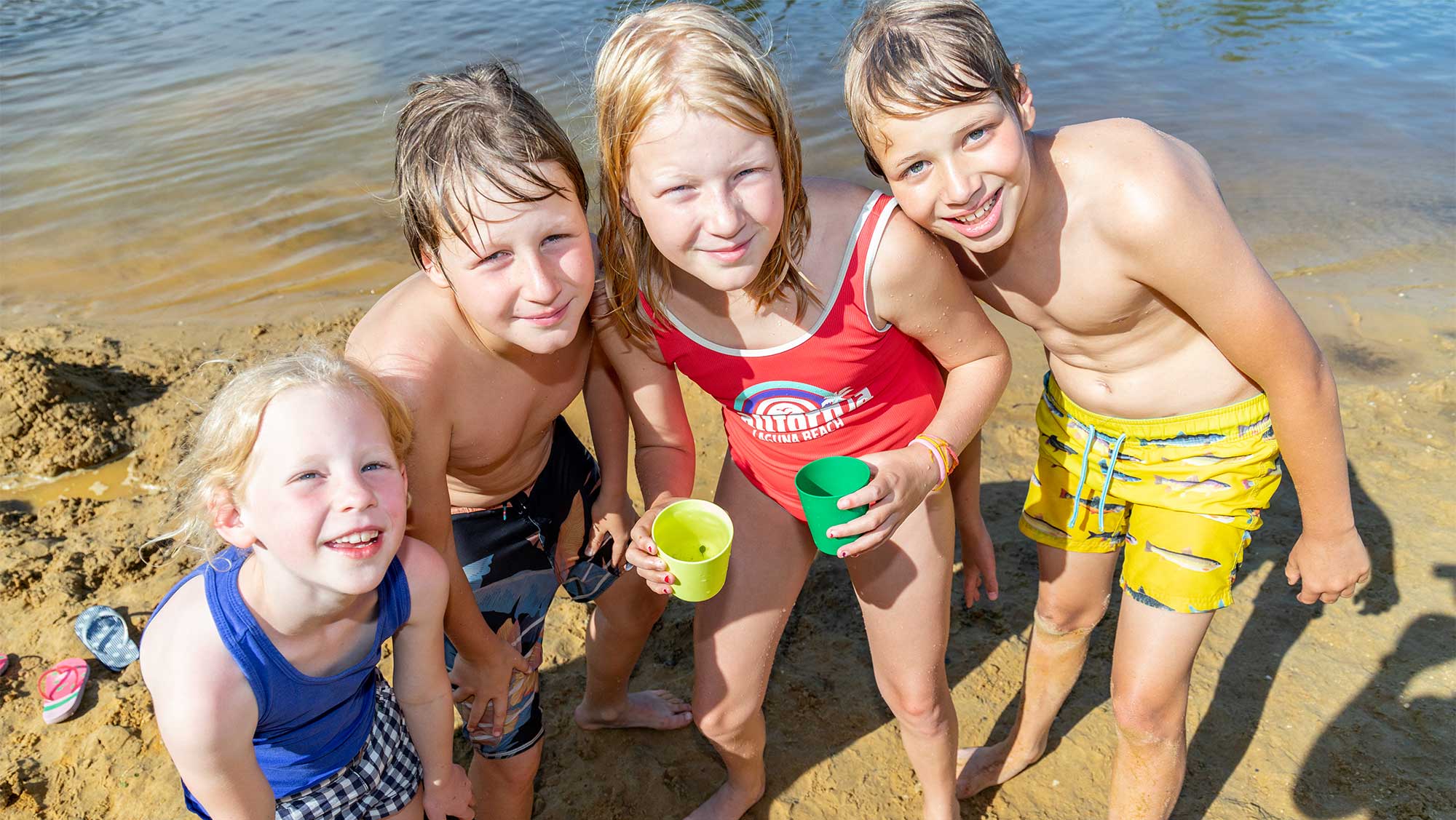 SUPen auf dem natürlichen Badeteich eines Campingplatzes in Drenthe